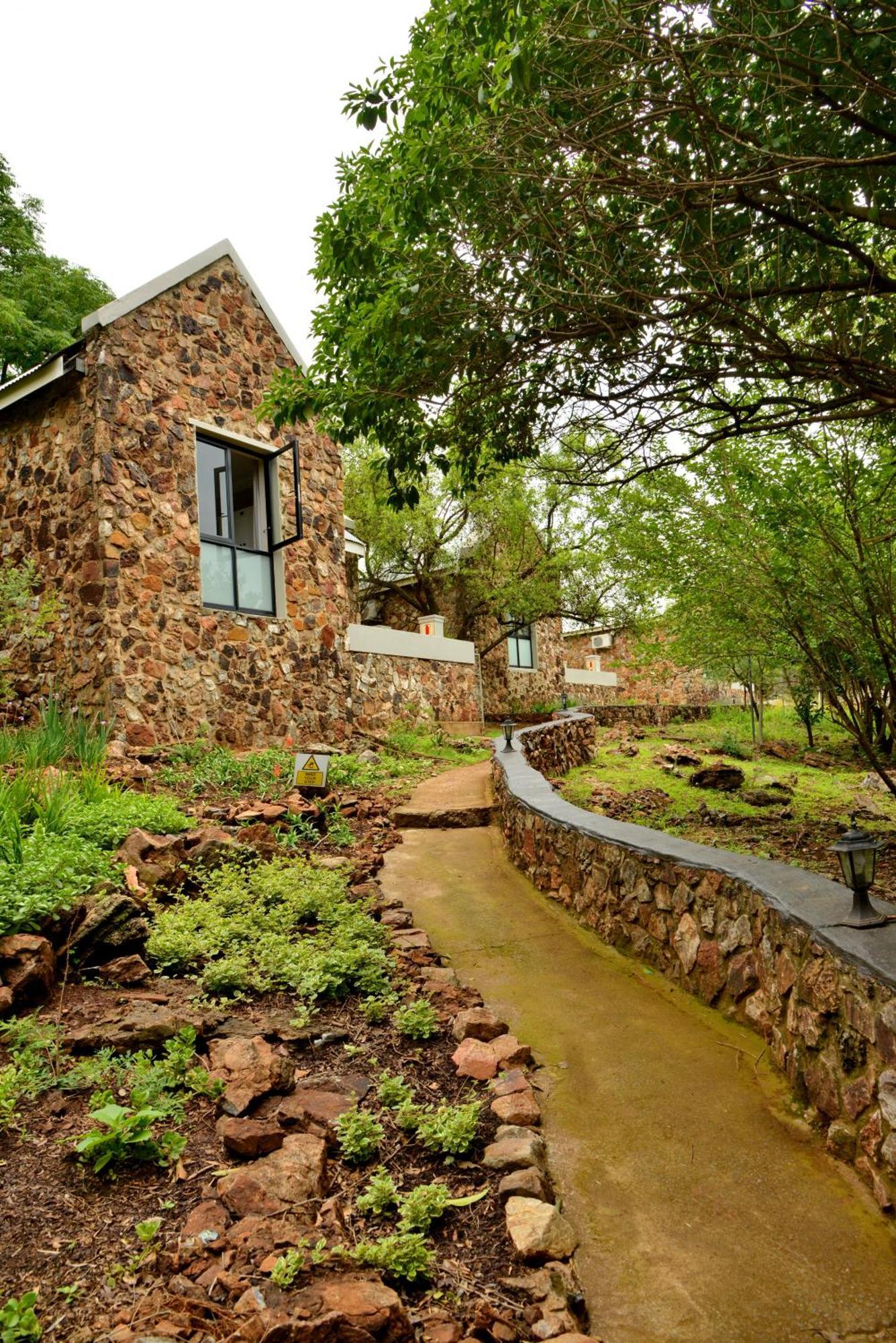 Thanda Manzi Country Hotel Центурион Экстерьер фото